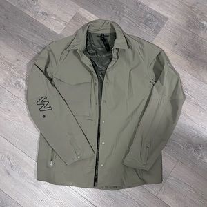 Lululemon Mens “wilderness jacket”. Size M. Lightly lined